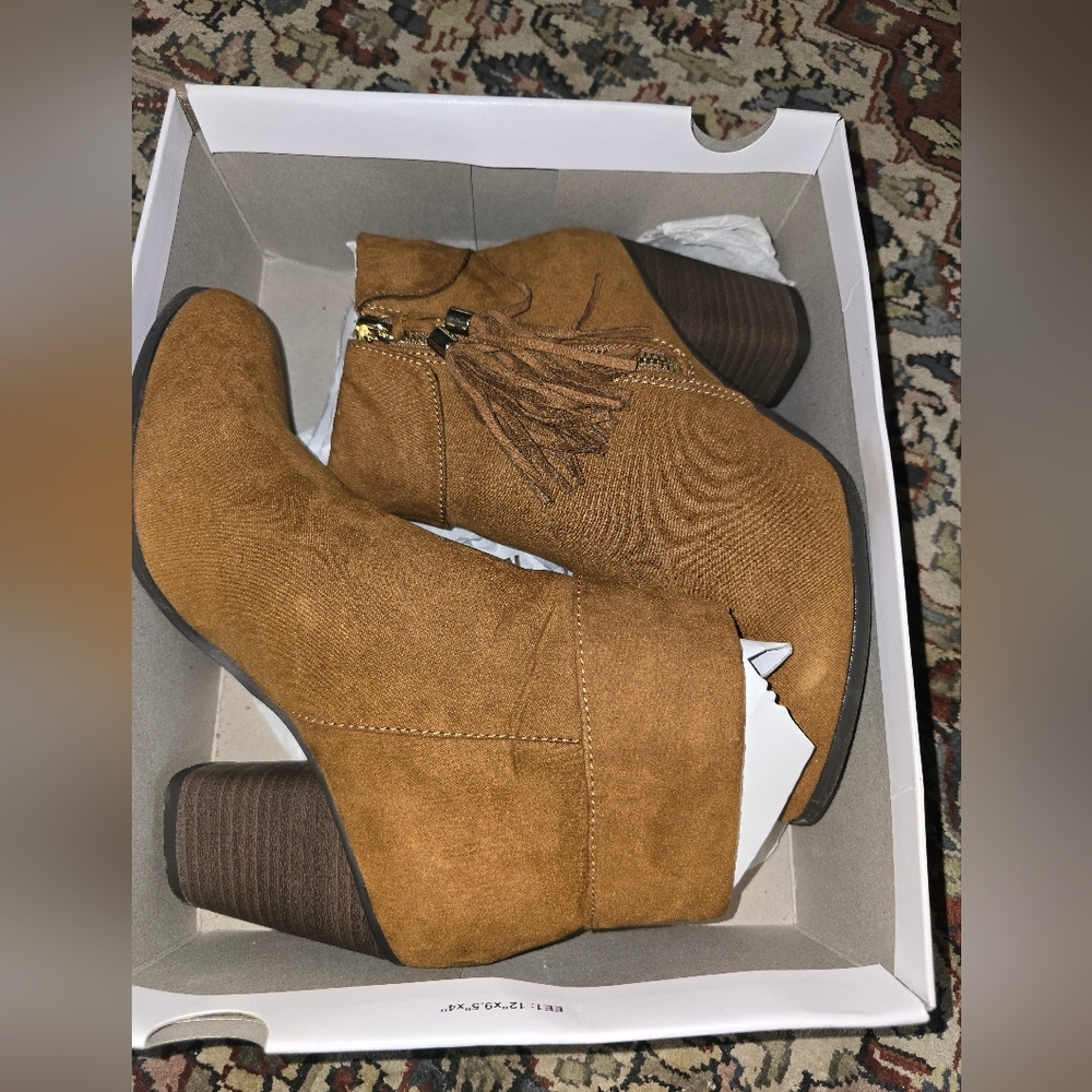 LC Lauren Conrad sweet pea cogńac ankle boot. Womens 8